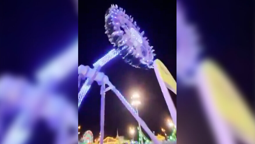 Аттракцион с людьми сломался пополам в Саудовской Аравии