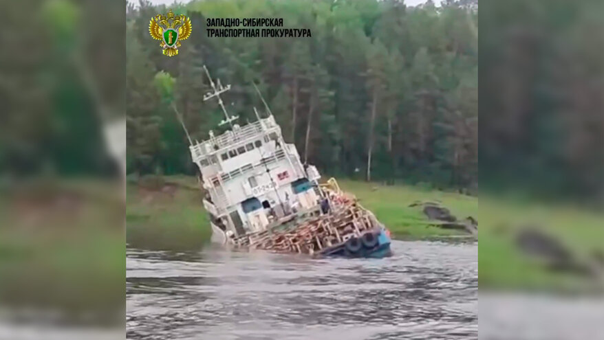 Из-за крушения теплохода в воды Енисея вылилось 30 тонн дизтоплива