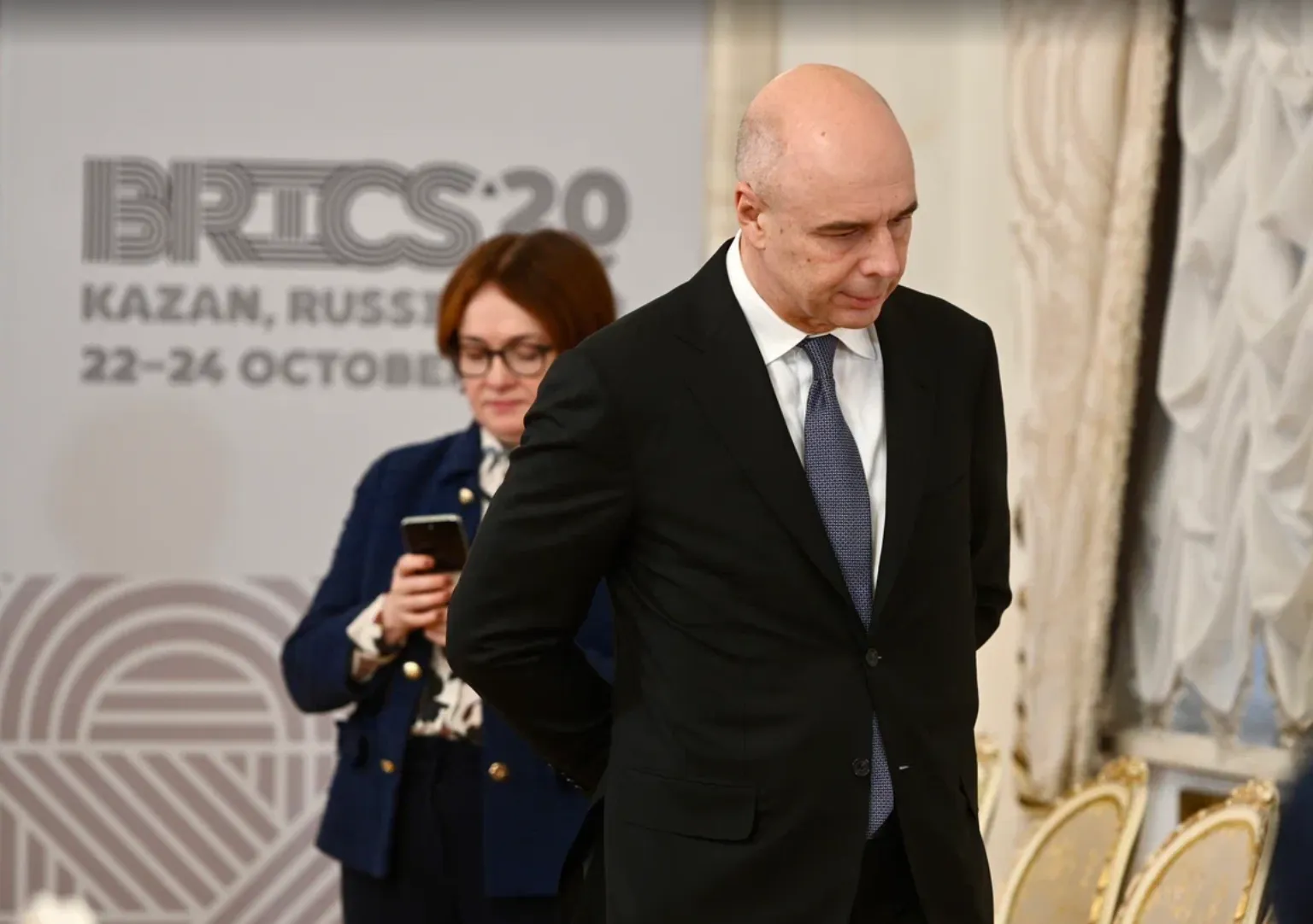 Силуанов заявил, что курс рубля и внешние расчёты стабилизируются через неделю
