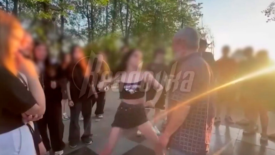 Молодежь избила дедушку якобы за попытку поцеловать в грудь в Подмосковье