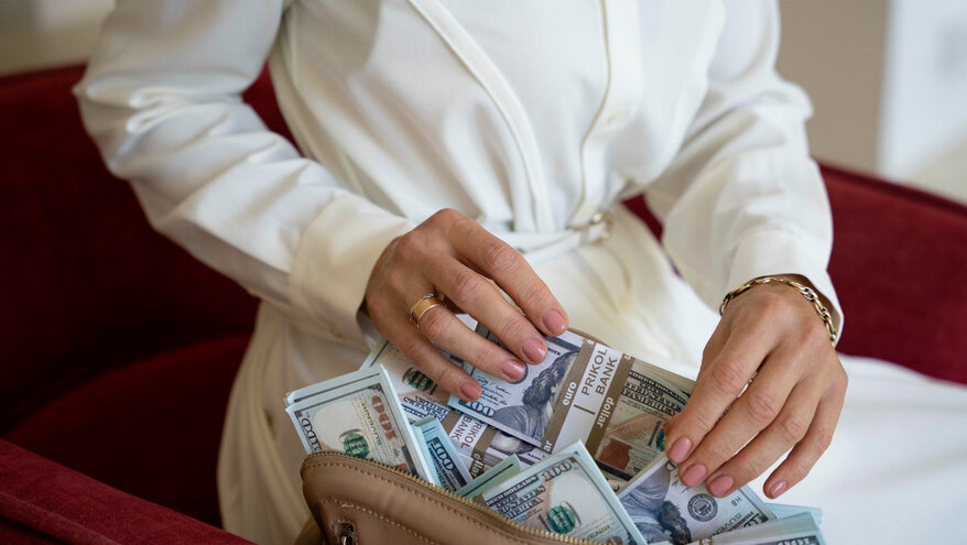 Росстат: в России свыше 45 тыс человек получают зарплату от миллиона рублей