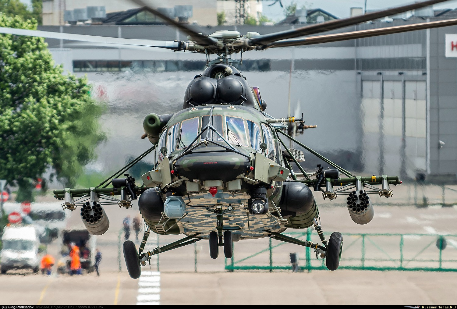 Ми-8АМТШ-ВН охотится за безэкипажными катерами