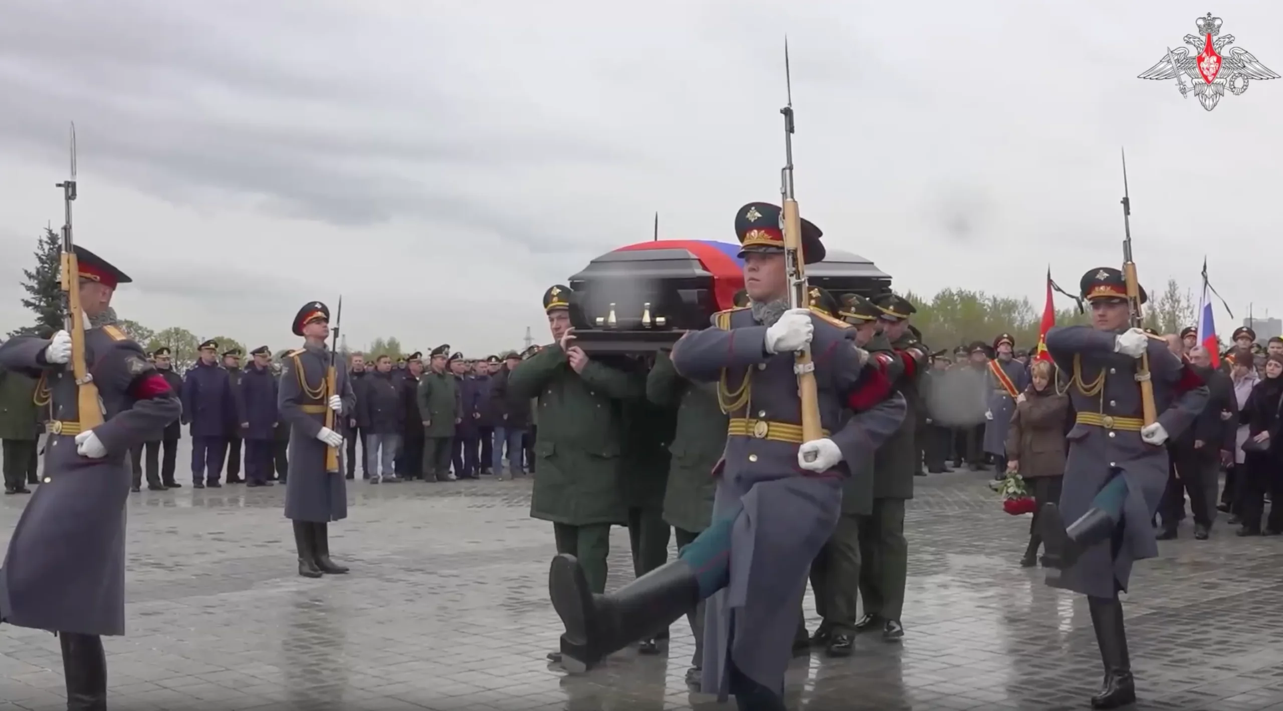 Венок от Путина, «Тигр» и залпы в небо: Убитого генерала Москалика похоронили с почестями