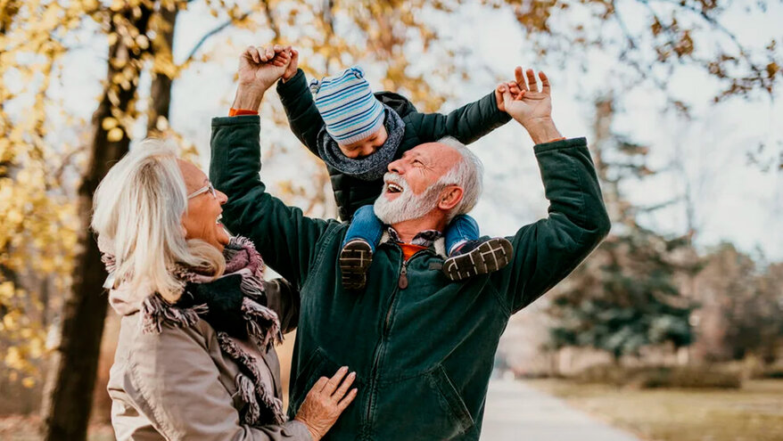 В России предложили ввести статус «многовнуковых» бабушек и дедушек