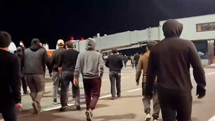 Более 130 участников беспорядков в аэропорту Махачкалы получили сроки
