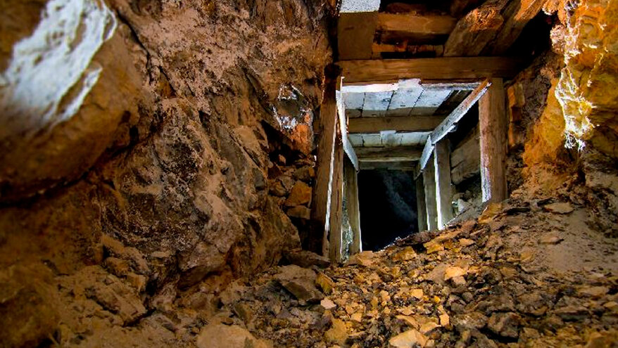 На руднике в Якутии произошло обрушение горной породы