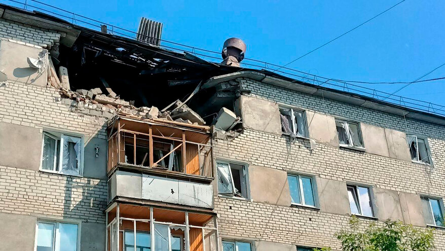 Газ взорвался в пятиэтажке в Свердловской области