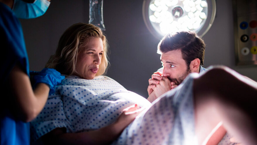 Депутат Иванов предложил полностью компенсировать проведение платных родов