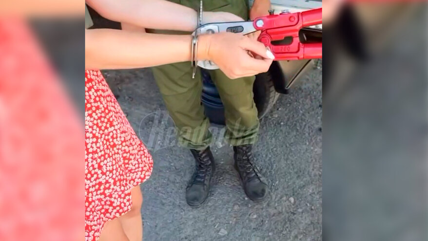 В Воронежской области маленький сын заковал маму в наручники