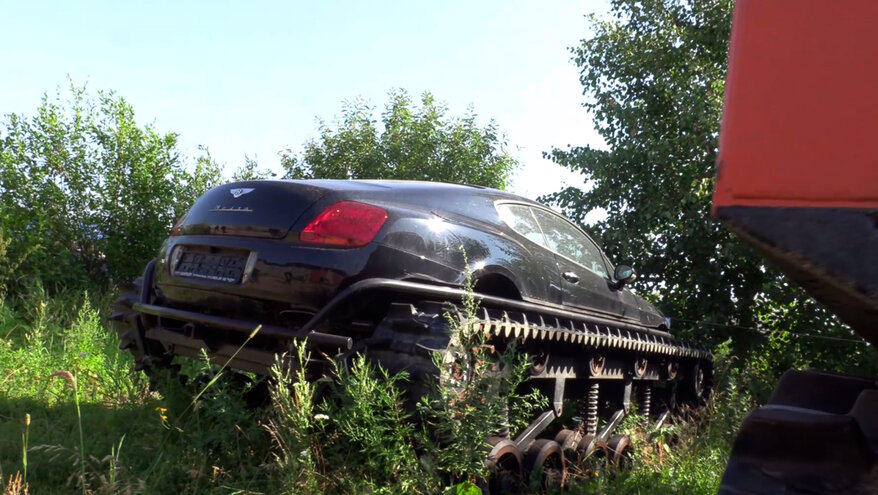 Bentley на гусеницах нашли в гаражах в Петербурге