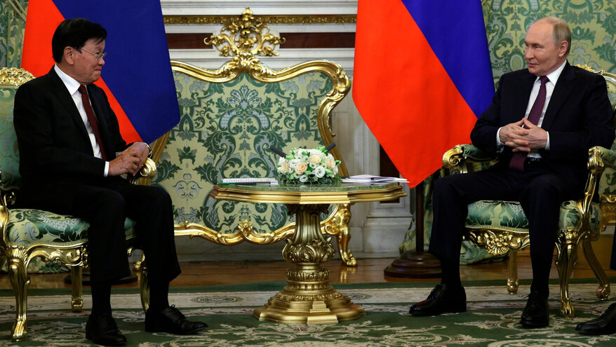 Президент Лаоса пообещал подарить России пару слонов