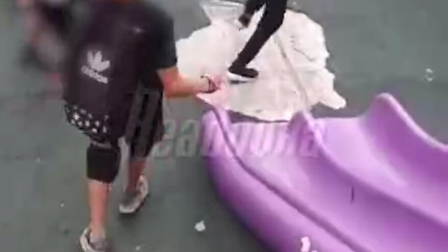 В Приморье толпа детей избила сверстника, обвинив его в краже самоката
