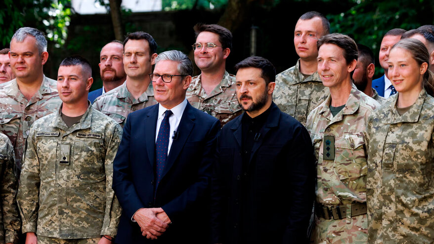 Iltalehti: своим нарядом на саммит НАТО Зеленский пытался уколоть Трампа