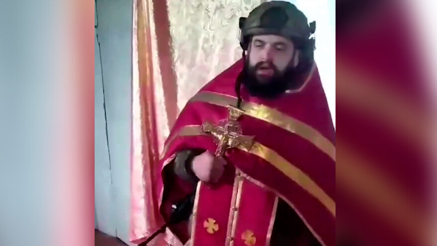 ВСУшник устроил представление в курском храме, облачившись в одеяние священника