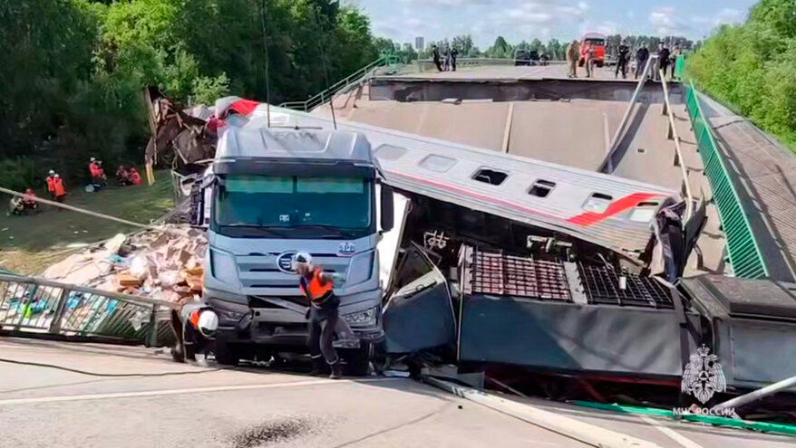 Трехдневный траур объявили после схода поезда в Брянской области