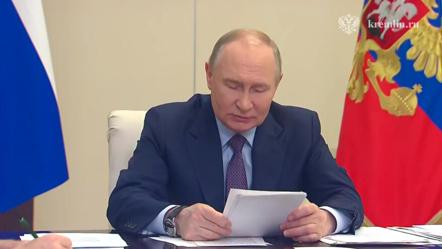 Путин призвал бороться за чистоту русского языка в общественном пространстве