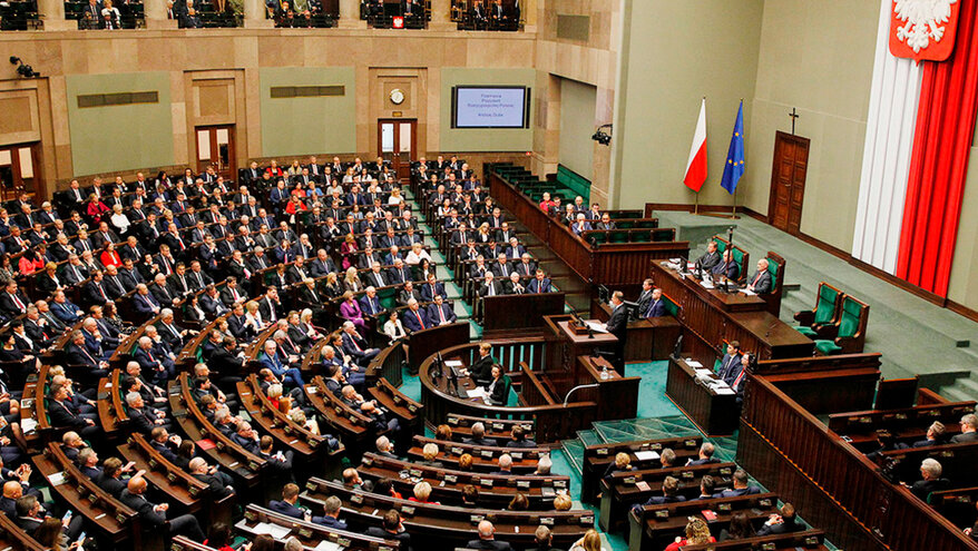 Лозунг «Слава Украине» сравнили в Польше с нацистским приветствием