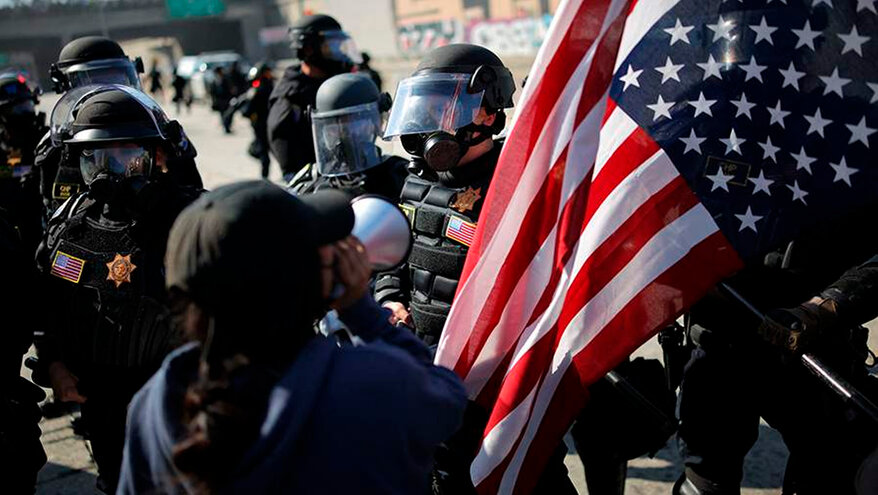 Белый дом назвал неутихающие митинги против миграционной политики Трампа мятежом