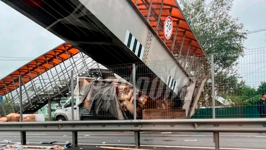 На трассе М-7 «Волга» обрушился пешеходный переход