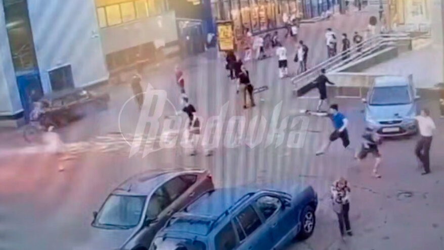 Петербуржские подростки устроили перестрелку пиротехникой