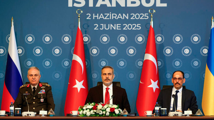 Глава турецкого МИД обозначил главные темы стартовавших в Стамбуле переговоров