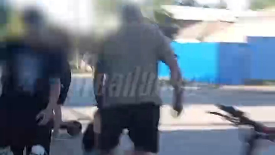 Под Ростовом мужчина избил и поставил на колени девочку-подростка