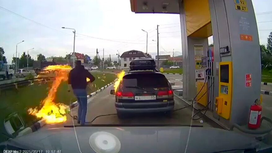 Житель Сахалина устроил фаер-шоу на заправке
