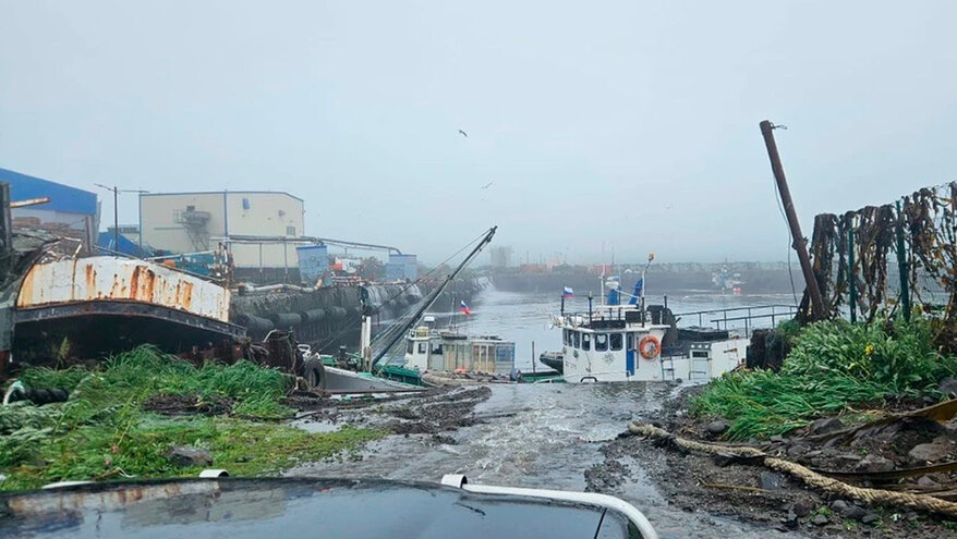 На Курилах цунами уничтожило все оборудование завода «Алаид»