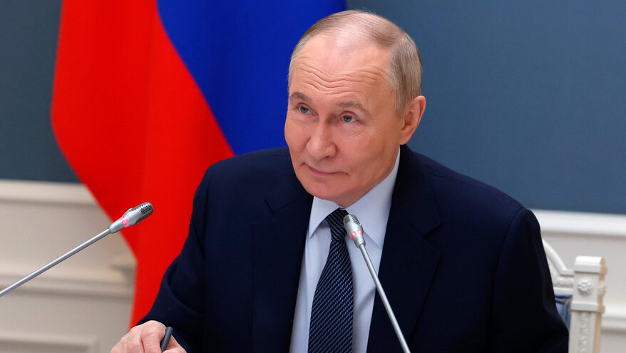 Путин поручил доработать введение льгот для многодетных отцов