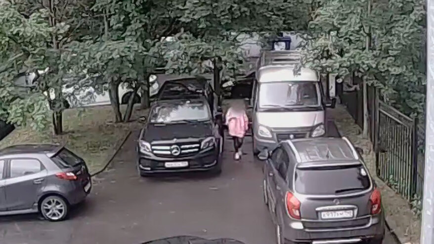 В Петербурге задержали девушку в момент закладки бомбы под машину сотрудника ОПК