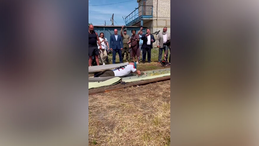 В Саратове ветеран СВО установил мировой рекорд по буксировке вагона