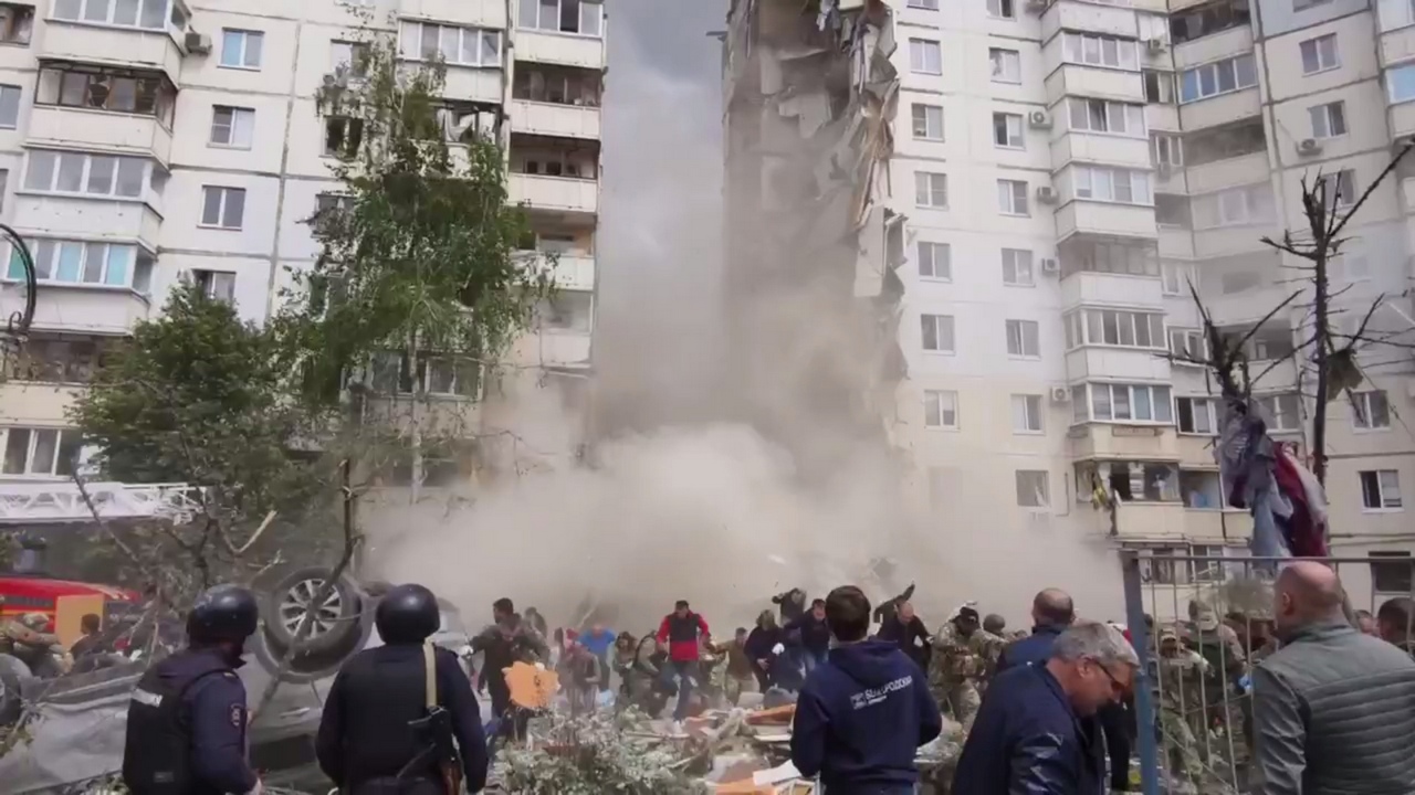 ВСУ обстреляли жилой дом в Белгороде. Обрушился подъезд