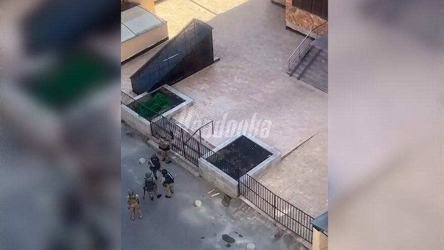 Сотрудники силовых структур нагрянули в дом Госсекретаря Дагестана