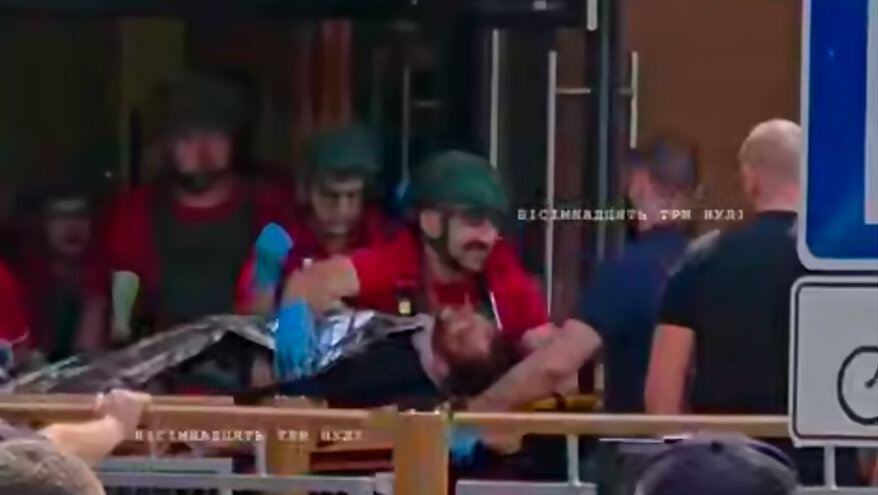 В Черкассах неизвестный открыл стрельбу в McDonald’s и закрылся в туалете