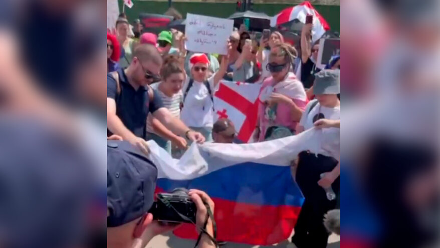 Антироссийские активисты в Грузии устроили протест из-за приезда российских фехтовальщиков