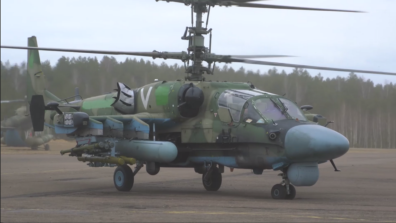 Российский вертолёт Ка-52 сбил беспилотник ВСУ